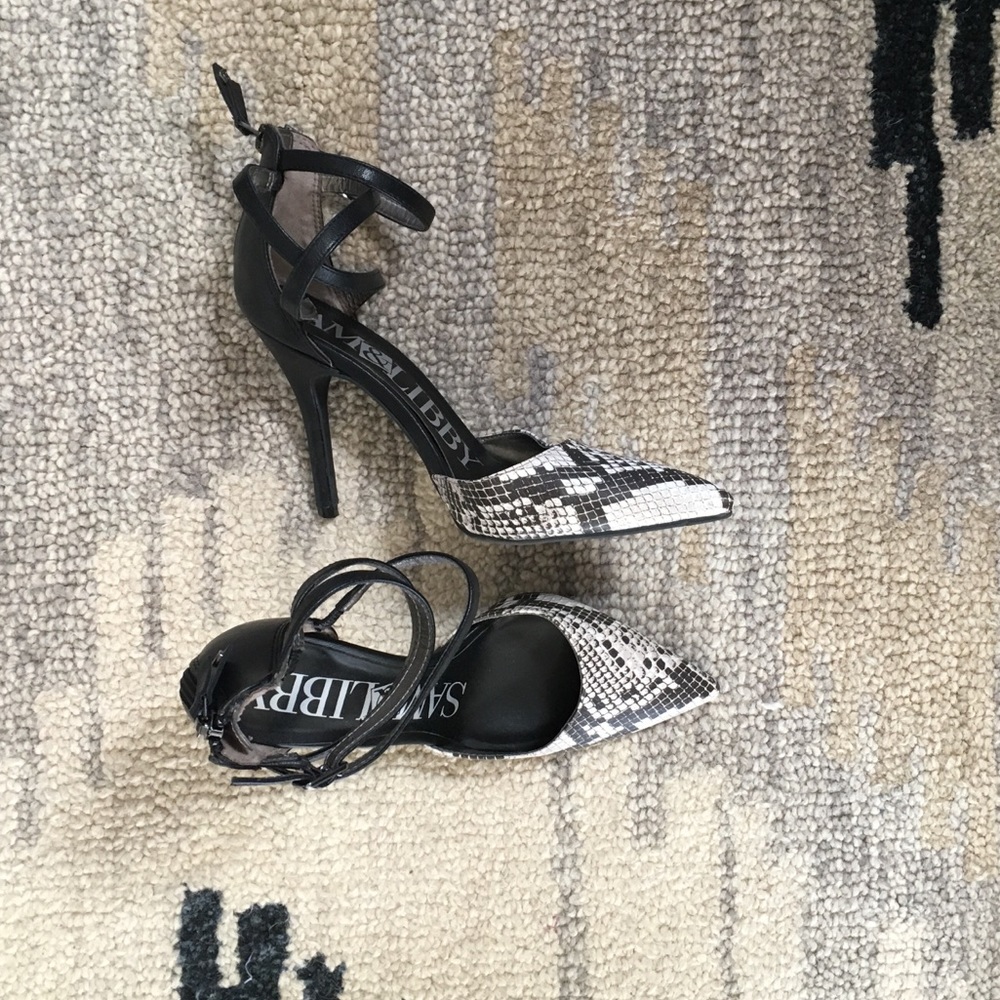 Sam & Libby Pointed Toe Strappy Pumps size 8